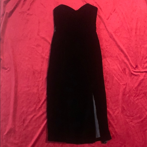 CDC Evening 90s Vintage Black Velvet Strapless Maxi Dress
Size 2 or Small - Picture 1 of 8